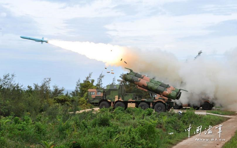 Ngoài lợi thế về tầm bắn, tốc độ, tên lửa chống hạm Trung Quốc cũng rất đa dạng trong việc triển khai chiến đấu. Tên lửa chống hạm Trung Quốc có thể phóng từ tàu chiến, tàu ngầm, máy bay và bệ phóng di động trên mặt đất. Ảnh: Navy.81.cn.