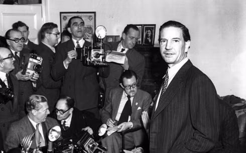 Cac diep vien hai mang Nga da xam nhap tinh bao My va Anh ra sao?