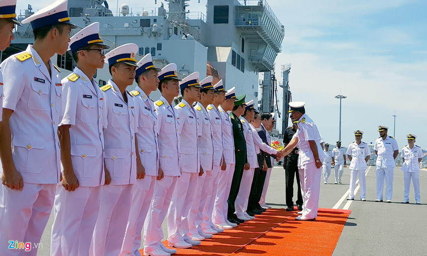 Đón đoàn Hải quân Ấn Độ có đại diện UBND tỉnh Khánh Hòa, lãnh đạo Vùng 4 Hải quân.