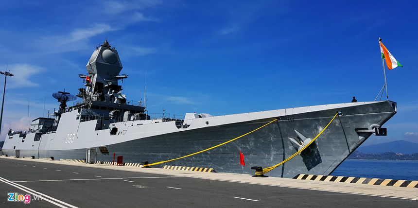 Được sự đồng ý của Chính phủ Việt Nam, s áng 13/4, tàu khu trục Ins Kolkata, mang số hiệu D63 của Hải quân Ấn Độ cập Cảng quốc tế Cam Ranh, bắt đầu chuyến thăm ngoại giao 4 ngày (13-16/4).