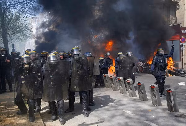 Nha tho Duc Ba va giac mo day bi kich cua dan ngheo Phap-Hinh-5