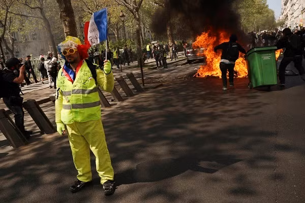 Nha tho Duc Ba va giac mo day bi kich cua dan ngheo Phap-Hinh-4