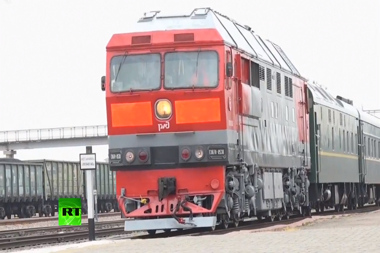 Can canh doan tau boc thep dua Chu tich Kim Jong-un den Nga