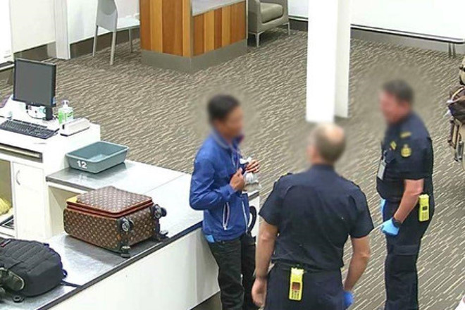 Uc bat cong dan Viet quan quanh co tui ca rong quy hiem