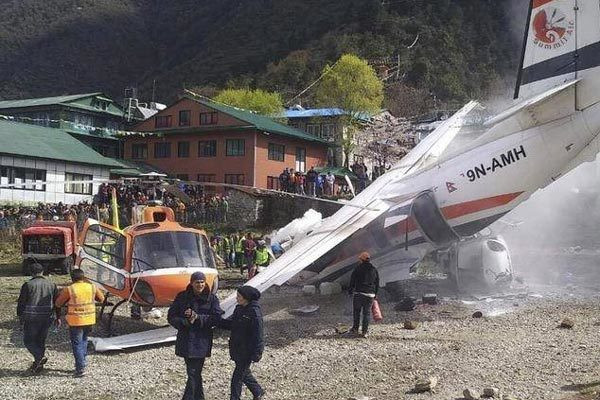 May bay dam truc thang, nhieu nguoi thuong vong