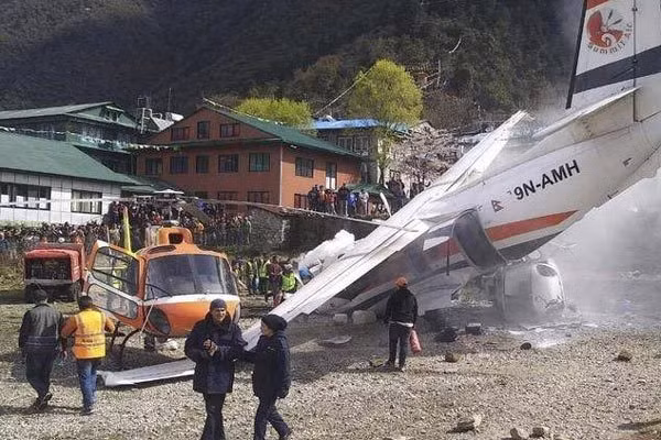 May bay dam truc thang, nhieu nguoi thuong vong