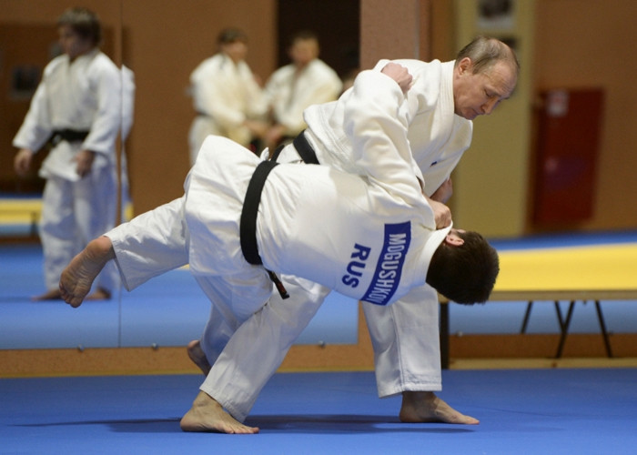 Ông Putin học Judo từ khi mới 7 tuổi. Ban đầu, cậu bé Putin không hề có chút năng khiếu và vượt trội nào về bộ môn này. Sự luyện tập kiên trì đã mang lại những kết quả rất ấn tượng.