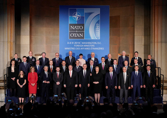 NATO tron 70 tuoi - ngay le ra vui lai hoa buon
