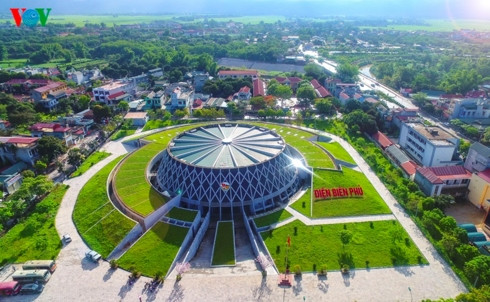 Bảo tàng chiến thắng Điện Biên Phủ nằm đối diện với nghĩa trang liệt sỹ A1, giữa lòng TP Điện Biên Phủ, tỉnh Điện Biên.