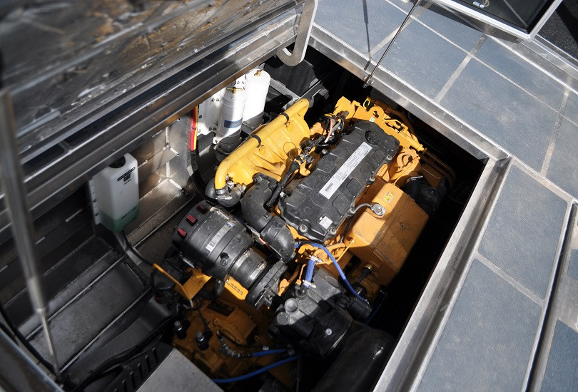 Với phiên bản phục vụ các lực lượng tuần tra ven bờ, mẫu 45 Defiant thường được trang bị động cơ diesel kép Cat C-9 và hệ thống đẩy bằng phản lực nước Hamilton giúp xuồng đạt vận tốc tối đa là 35 hải lý/giờ. Nguồn ảnh: Metal Shark.