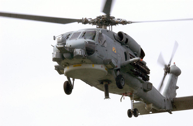 MH-60R được trang bị 2 động cơ turboshaft General Electric T700-GE-401C, công suất 1.890 mã lực/động cơ, tốc độ tối đa 270 km/h, phạm vi hoạt động 834 km. Trực thăng được vận hành bởi phi hành đoàn 3-4 người.