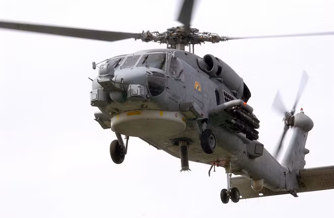 MH-60R được trang bị 2 động cơ turboshaft General Electric T700-GE-401C, công suất 1.890 mã lực/động cơ, tốc độ tối đa 270 km/h, phạm vi hoạt động 834 km. Trực thăng được vận hành bởi phi hành đoàn 3-4 người.