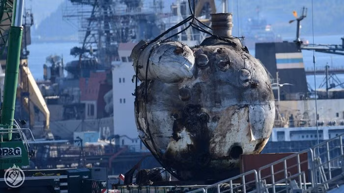 Theo Popular Mechanicalics, trong nhiều thập kỷ qua, tàu Đô đốc Kuznetsov luôn bị vận đen đeo bám khi nó liên tiếp dính phải các rắc rối như hỏa hoạn, nồi hơi bị vỡ và cả ngân sách bị cắt giảm. Và thật khó tin là Hải quân Nga bằng một cách nào đó vẫn có thể vận hành Đô đốc Kuznetsov cho đến khi nó được mang đi đại tu vào giữa năm 2018. Nguồn ảnh: svoboda.org.