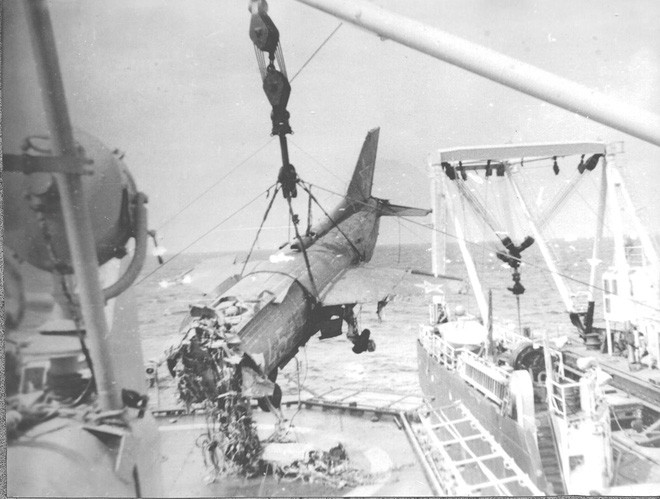 Vào năm 1981, trong một chuyến bay huấn luyện chiến đấu, một chiếc tiêm kích hạm Yak-38 đã gặp nạn và bị rơi xuống vùng biển gần Côn Đảo.