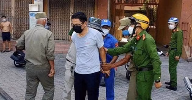 Tat nhan vien y te, Pho CVP DBQH Da Nang bi giang chuc