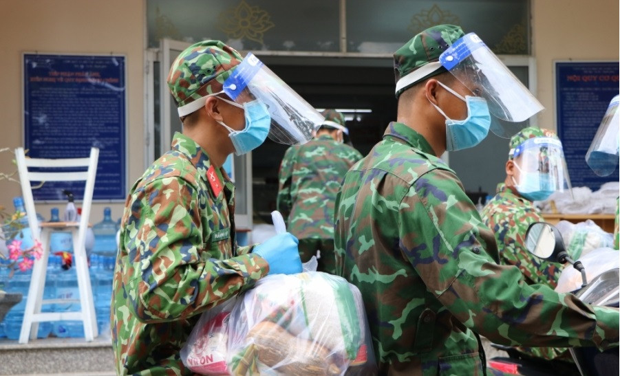 Tuong Thuoc: “COVID-19 la mot loai giac, bo doi xung tran la can thiet