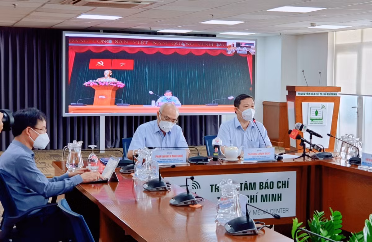 So ca mac COVID-19 o TP HCM giam dan, hy vong som dap dich?-Hinh-2