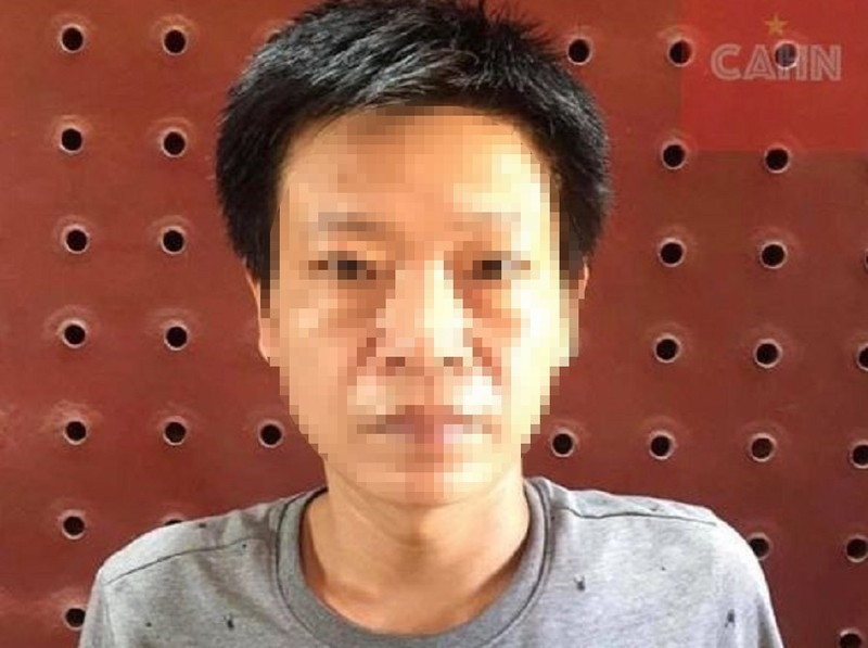  Dùng tuýp sắt đe dọa cảnh sát. Ngày 22/8, Công an huyện Thanh Oai (Hà Nội) cho biết vừa ra quyết định khởi tố vụ án, khởi tố bị can, bắt tạm giam Nguyễn Ngọc Vinh (40 tuổi) về tội chống người thi hành công vụ. Chiều 3/8, tổ công tác phòng chống COVID-19 Công an xã Bình Minh, phát hiện công nhân trong xưởng gỗ của ông Vinh, không đeo khẩu trang nên mời người này về trụ ở để làm việc.Tuy nhiên, ông Vinh đã chửi bới, xúc phạm, lăng mạ tổ công tác, ném chai nước sau đó lấy gạch đá, tuýp sắt đe dọa lực lượng chức năng. 