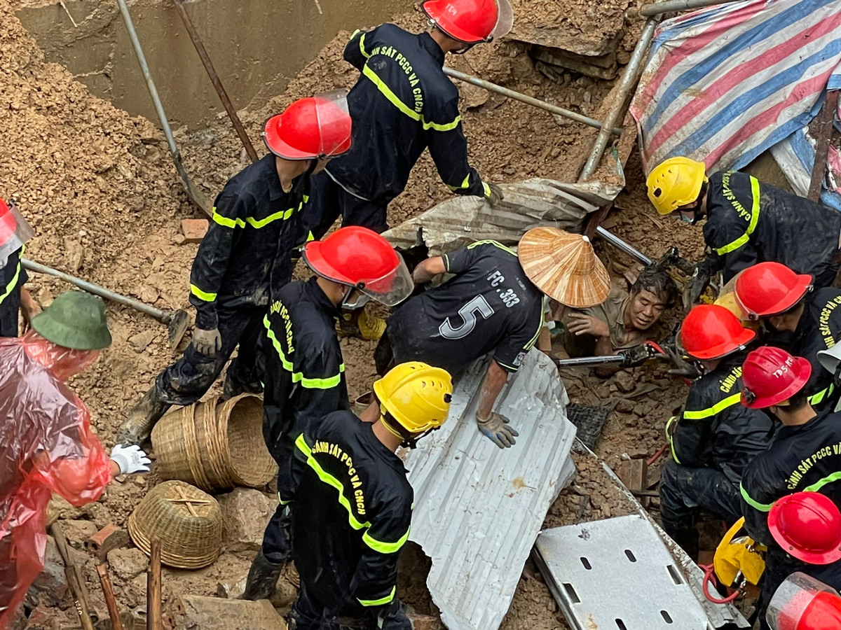 Tại hiện trường ông Thành yêu cầu các lực lượng khẩn trương thực hiện tìm kiếm, cố gắng cứu người sống đưa đi cấp cứu và lo hậu sự cho người thiệt mạng; đồng thời di dời toàn bộ người dân sống ở khu vực phía trên kè đến nơi an toàn. 