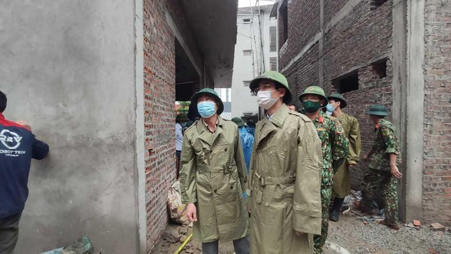 Nhận được tin báo, các lực lượng chức năng tỉnh Quảng Ninh và thành phố Hạ Long đã có mặt kịp thời xử lý sự cố, tìm kiếm người bị nạn. Ông Phạm Văn Thành, Phó Chủ tịch UBND tỉnh Quảng Ninh trực tiếp có mặt tại hiện trường chỉ đạo công tác cứu hộ, cứu nạn và tìm kiếm các nạn nhân.