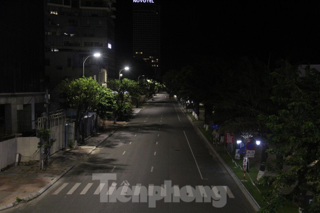 Các tuyến đường trung tâm thành phố đìu hiu.