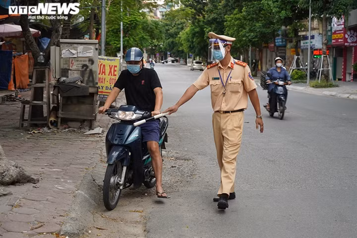 Chu tich Ha Noi: Khong gian cach xa hoi, thanh pho khong giu duoc nhu hien nay-Hinh-2