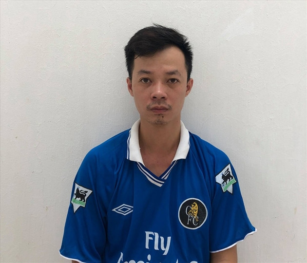  Khởi tố thêm 1 cán bộ CDC Cao Bằng tuồn Methadone ra ngoài bán cho "con nghiện": VKSND tỉnh Cao Bằng vừa phê chuẩn Quyết định khởi tố bị can, Lệnh bắt tạm giam đối với Đàm Văn Huy (SN 1991, Cao Bằng), cán bộ CDC Cao Bằng về tội Mua bán trái phép chất ma tuý theo Điều 251 Bộ luật Hình sự. Trước đó, một cán bộ CDC Cao Bằng khác đã bị khởi tố là Nguyễn Thị Thục Anh (SN 1976), cùng bị khởi tố còn có Lý Văn Luân (SN 1977, chồng của Thục Anh) và Hoàng Thị Chao (SN 1979, trú tại tổ 10, phường Sông Bằng, TP Cao Bằng). Tại cơ quan công an, đối tượng Huy khai nhận, đã nhiều lần mua Methadone với Nguyễn Thị Thục Anh rồi bán lại cho các "con nghiện" để kiếm lời.