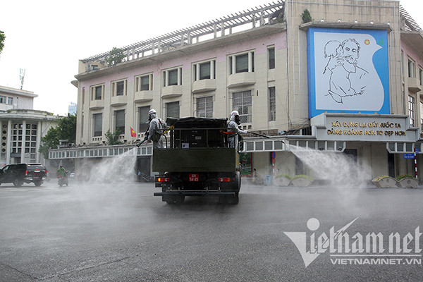 Thoi gian vang con lai cua Ha Noi de dap dich COVID-19