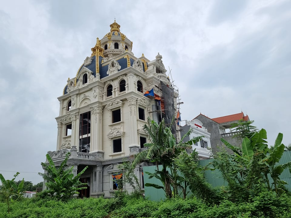 Biet thu “khung” sai phep o Hai Phong: Dap bo hay phat cho ton tai?