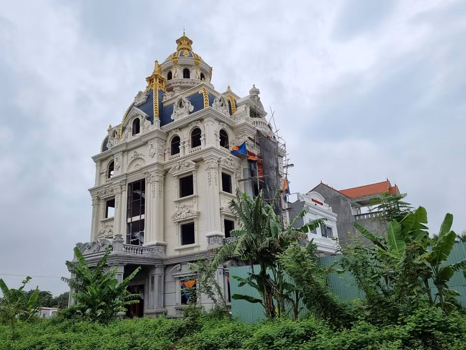 Biet thu “khung” sai phep o Hai Phong: Dap bo hay phat cho ton tai?