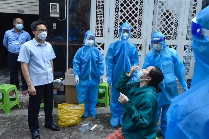 Nhat ky “vi hanh” sat sat cung dan TP HCM chong Covid cua Pho Thu tuong Vu Duc Dam