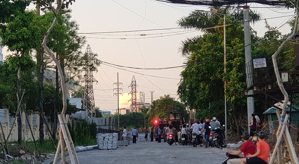 Hai Duong: Cuu hai cong nhan mac ket vu chay tai toa nha Hoa Xa-Hinh-3