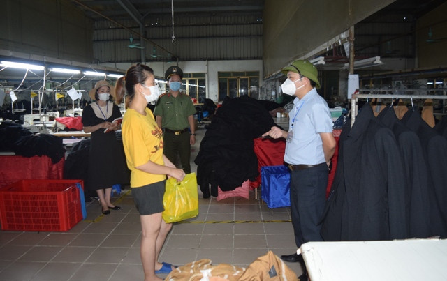 Hoat dong bat chap lenh dung, Cong ty May Phu Nguyen bi phat 30 trieu dong