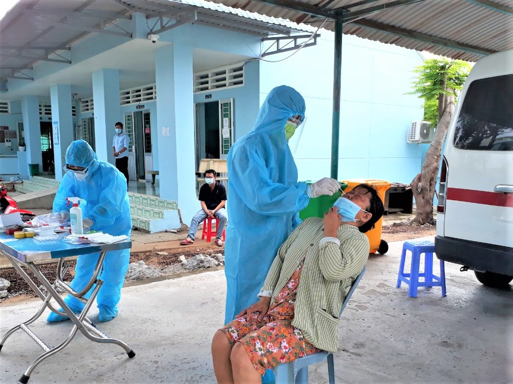 Thu tuong: Chi vien nhan luc y te cho dia phuong co nhieu ca nhiem