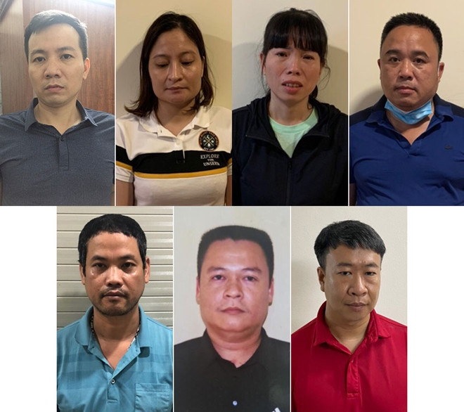 Cơ quan điều tra bắt tạm giam 7 người trong đường dây sản xuất, buôn bán sách giáo khoa giả trên địa bàn Hà Nội và các tỉnh, thành phố phía Bắc. Trong đó có Cao Thị Minh Thuận (42 tuổi, Giám đốc Công ty TNHH thương mại và sản xuất Phú Hưng Phát, chủ các nhà sách Minh Thuận), Hoàng Mạnh Chiến (39 tuổi, giám đốc Công ty cổ phần In và văn hóa truyền thông Hà Nội), Nguyễn Mạnh Hà (49 tuổi, phó giám đốc Công ty cổ phần In và văn hóa truyền thông Hà Nội)…