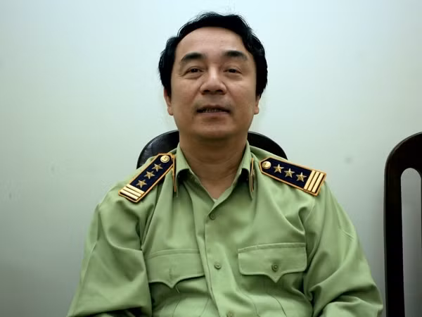 Ông Trần Hùng viết rằng, là người tâm huyết gắn bó với ngành Quản lý Thị trường, ông rất buồn và đau xót về sự việc này. “Điều này là sự cảnh tỉnh không chỉ đối với lực lượng Quản lý Thị trường mà còn đối với toàn thể xã hội trong cuộc chiến với cái xấu, với cái sai, rằng chỉ cần một phút lơ là, một phút yếu lòng trước cam go và cám dỗ, con người ta có thể phạm những sai lầm không thể sửa chữa được và phải trả giá rất đắt vì điều đó. Nếu không giữ gìn đạo đức phẩm chất, rèn luyện tu dưỡng thường xuyên, thì con người ta rất dễ bị hạ gục và khuất phục bởi những cám dỗ”.