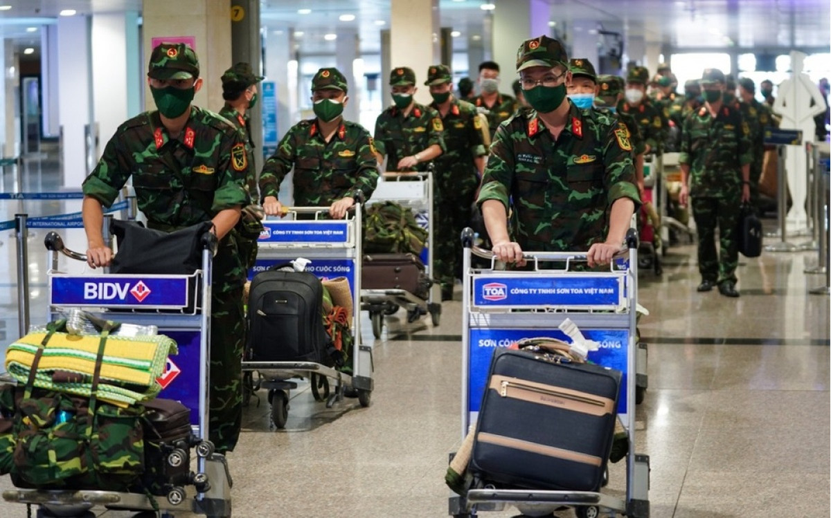 TP HCM: Dan o nha, bo doi di cho ho… 6/9 “dap” dich COVID-19?