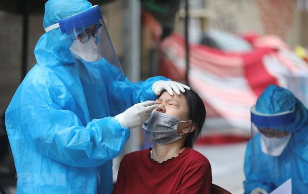 Hang nghin giao vien Hai Duong ho tro lay mau xet nghiem COVID-19