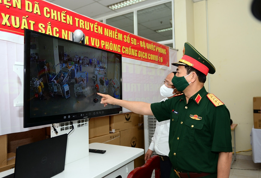  Tiểu ban An sinh xã hội do Đại tướng Phan Văn Giang, Ủy viên Bộ Chính trị, Bộ trưởng Bộ Quốc phòng làm Trưởng Tiểu ban. Nhiệm vụ của Tiểu ban An sinh xã hội là chỉ đạo việc bảo đảm lương thực, thực phẩm, nhu yếu phẩm thiết yếu cho người dân tại các khu vực tăng cường giãn cách xã hội; chăm lo đời sống người dân, tổ chức hỗ trợ tại các vùng, địa phương có dịch, quan tâm người có công, gia đình chính sách, hộ nghèo, phụ nữ, trẻ em, người cao tuổi, người khuyết tật, người yếu thế, người có hoàn cảnh khó khăn, người mất việc làm do dịch bệnh COVID-19…