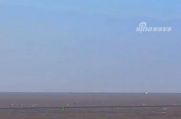 Điều đáng nói, trong lần bắn thử này, Trung Quốc thử nghiệm khả năng tác chiến của đầu đạn bom chùm được trang bị cho tên lửa DF-16. Nguồn ảnh: Sina