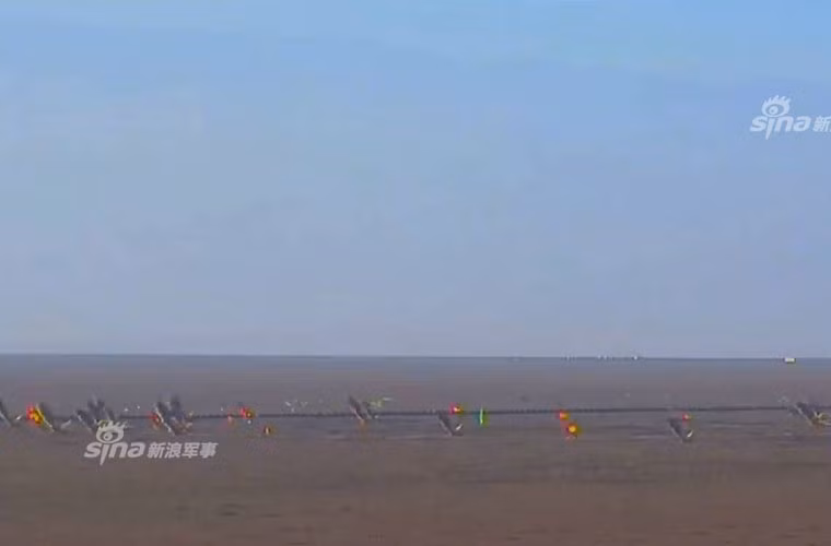 Trong ảnh, có thể thấy những cột lửa bắt đầu xuất hiện đồng loạt trên vùng diện tích lớn…Nguồn ảnh: Sina