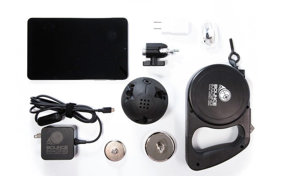 Tải trọng quang học toàn cảnh của Recce360 cho phép nhận thức tình huống 360 độ, ngay cả trong môi trường không có ánh sáng hoặc bị cản trở, và có thể triển khai trong các hố thẳng đứng, không gian hạn chế hoặc cơ sở hạ tầng ngầm thông qua cáp cố định.