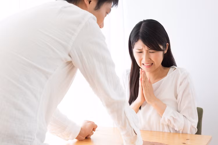 Sumimasen là một từ trong tiếng Nhật có nghĩa là "xin lỗi". Khi đến xứ sở hoa anh đào, nhiều người không khỏi bất ngờ trước việc người Nhật Bản thường xuyên nói lời xin lỗi.