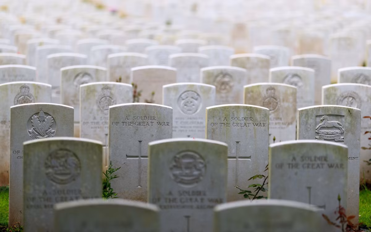 Trận Somme diễn ra trong 141 ngày (từ ngày 1/7/1916 - 18/11/1916) vô cùng khốc liệt. Hơn 400.000 binh sĩ Anh và các nước đồng minh tử trận, mất tích hoặc bị thương.