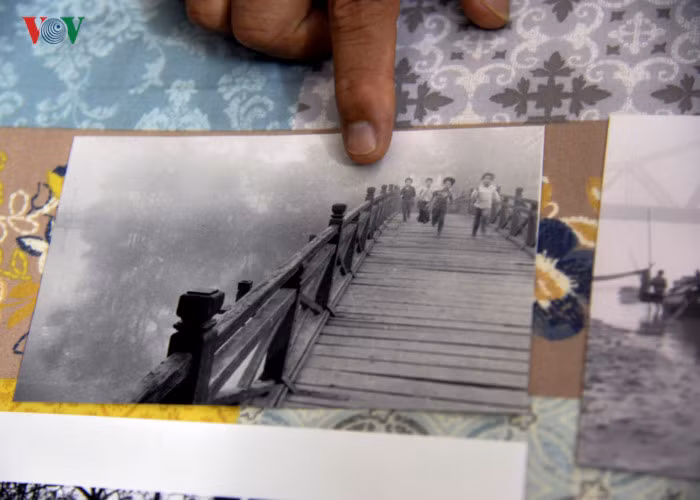 Ở tuổi cả trăm, xưa nay hiếm, dù đôi tai không còn tốt nhưng ký ức của nghệ sĩ Lê Vượng về những sản phẩm của mình vẫn còn rất minh mẫn.