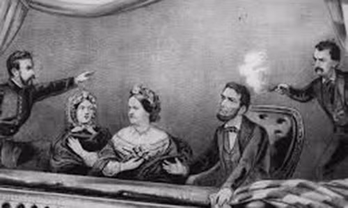 Ông trở thành Tổng thống Mỹ đầu tiên bị ám sát khi tại nhiệm. Diễn viên kịch chuyên nghiệp John Wilkes Booth chính là hung thủ gây ra vụ ám sát Tổng thống Lincoln.