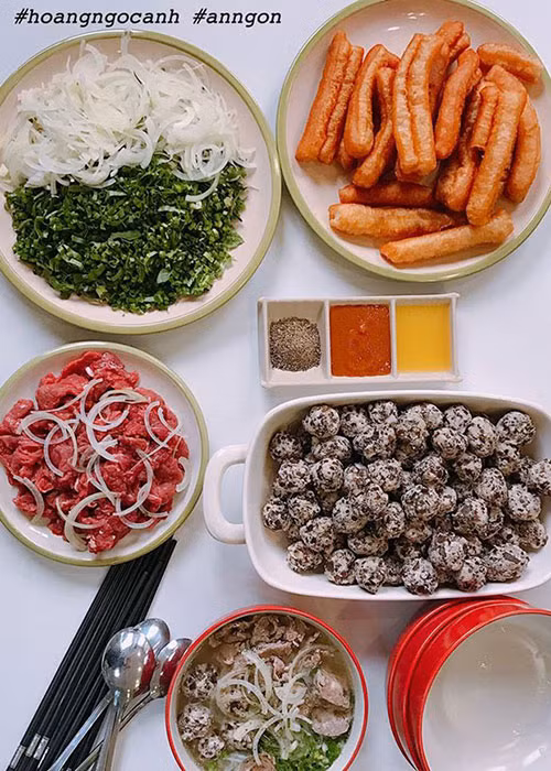 Chị chia sẻ: “Mình cảm thấy rất hạnh phúc vì đã cưới chồng mà không chịu cảnh đi làm dâu nhà người ta, vẫn được gần gũi bên mẹ...