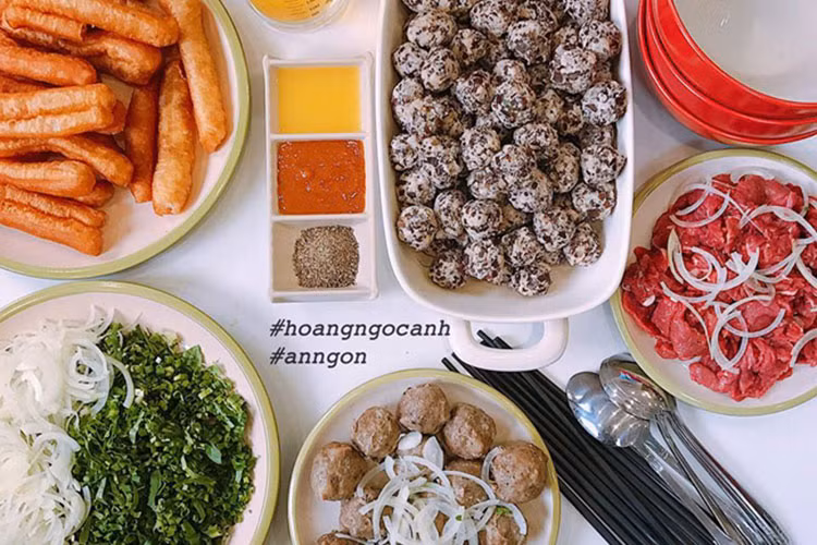 Tuy bận rộn, nhưng thỉnh thoảng vào dịp đặc biệt chị N.Anh vẫn vào bếp trổ tài nấu nướng đãi cả nhà.