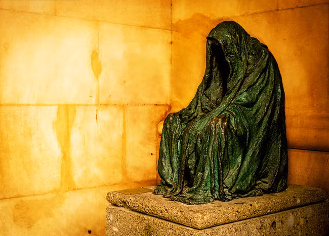 Tượng áo choàng lương tâm, Salzburg, Áo: Bức tượng khắc họa người chỉ huy giết chết Don Juan, ngồi trên cổng phía nam của nhà thờ Salzburg. Một số bản sao của bức tượng được xây dựng tại các thành phố khác ở châu Âu.