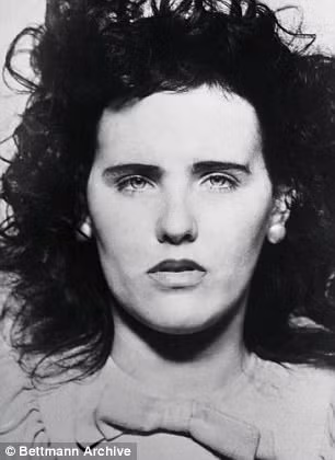 Ngay sau khi nhận được tin báo, giới chức trách Mỹ đã vào cuộc điều tra vụ án mạng nhằm tìm ra kẻ thủ ác. Theo đó, người ta nhìn thấy nữ diễn viên Elizabeth lần cuối là vào ngày 9/1/1947.